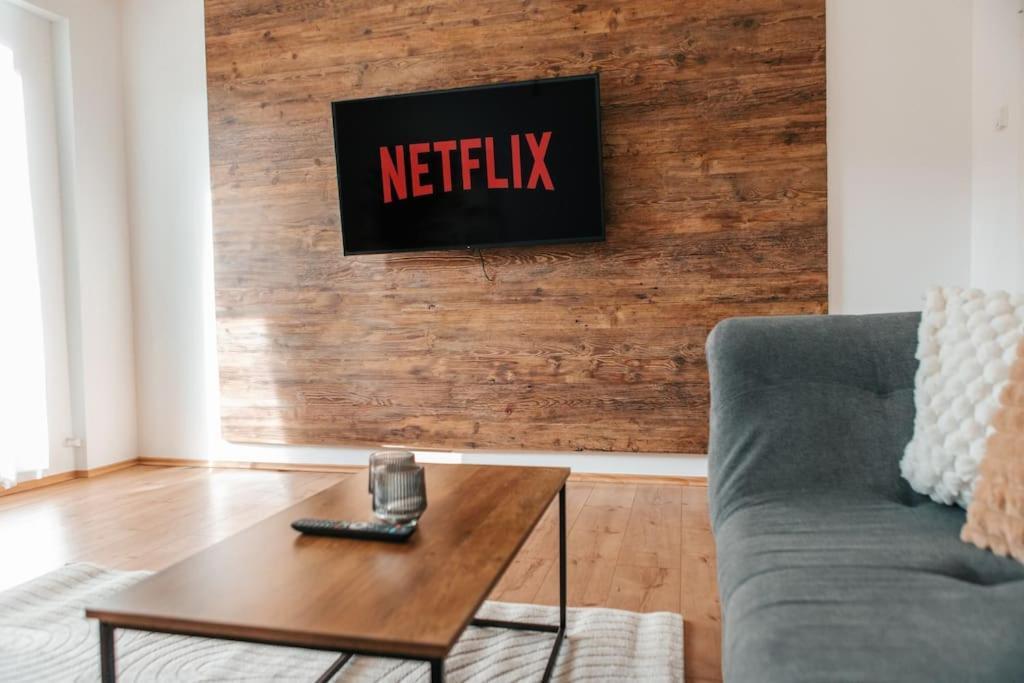 Bright & Grey - Netflix - City - Wifi - 4 Person Есен Екстериор снимка